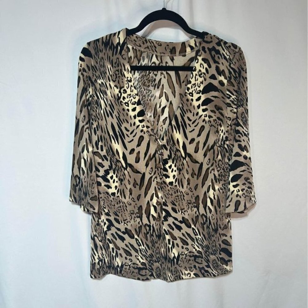 Woman’s stretchy button down cardigan. 3/4 sleeve. Excellent condition. Size lar